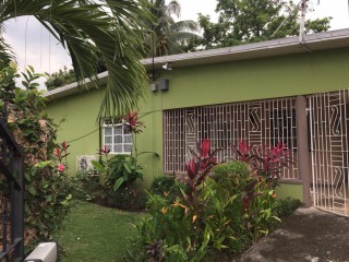 Mannings Avenue, Kingston / St. Andrew, Jamaica - House for Sale